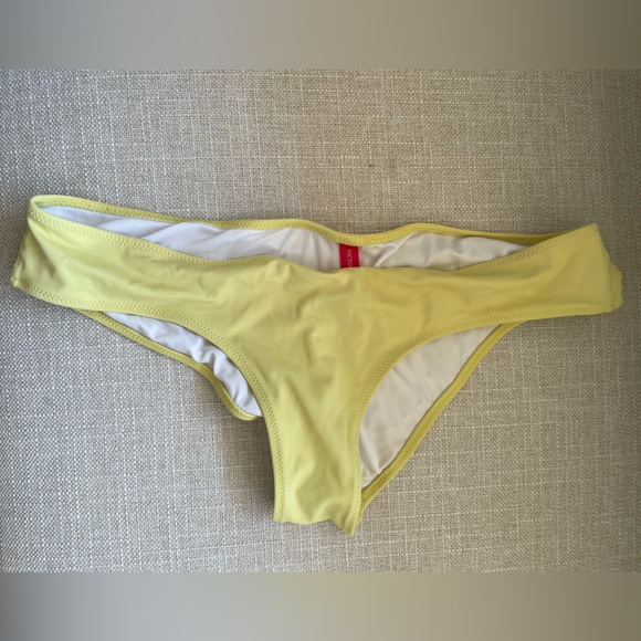 Victoria’s Secret ruched bikini bottom M pastel yellow - Picture 4 of 4